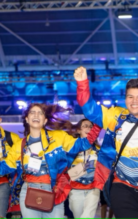 Jóvenes venezolanos ganan concurso de robótica